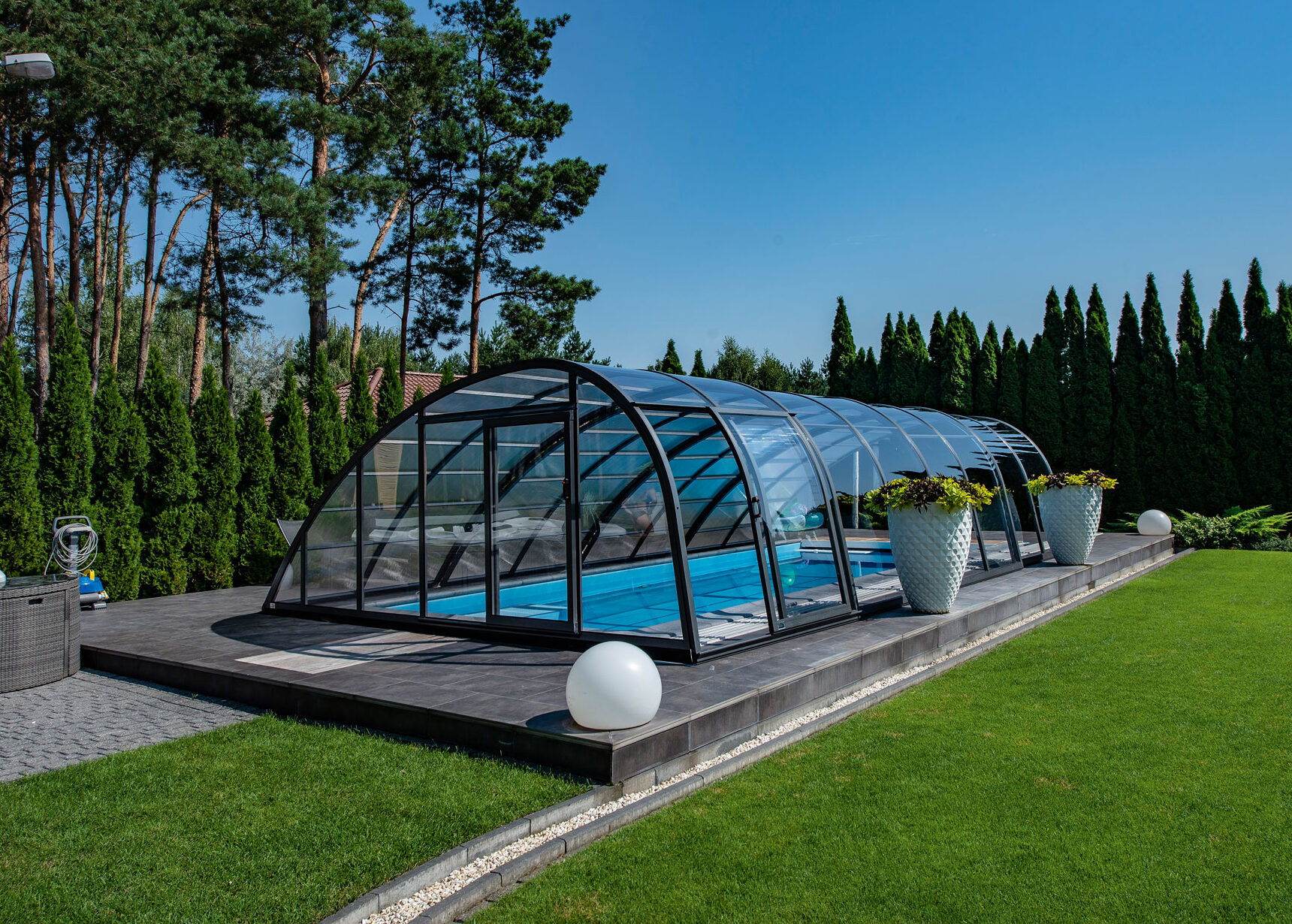 This retractable polycarbonate model by Starlight Pools